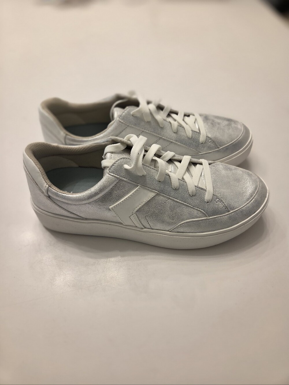 Dr. Scholl’s Wink Silver Metallic Sneakers Women’s Size 11